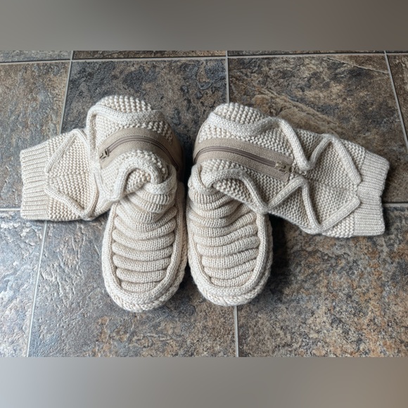 UGG Classic Tall Chunky Knit Boots- Natural, Women’s Size 8 - Picture 3 of 8